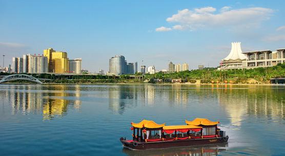 南宁民歌湖风光