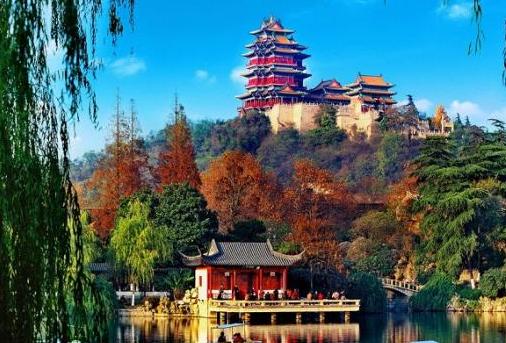 文化名楼之一,与武汉黄鹤楼,岳阳岳阳楼,南昌滕王阁合称江南四大名楼