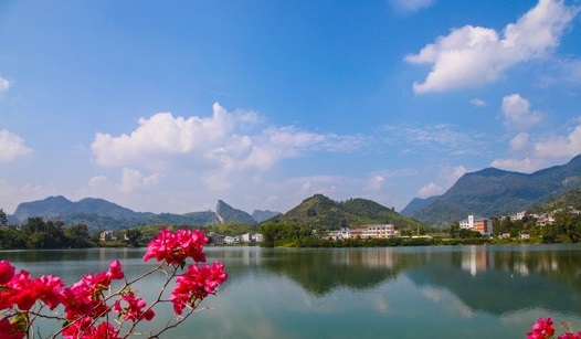 广西旅游景点推荐 天湖,座落在全州县才湾镇的西北部,由于天湖与