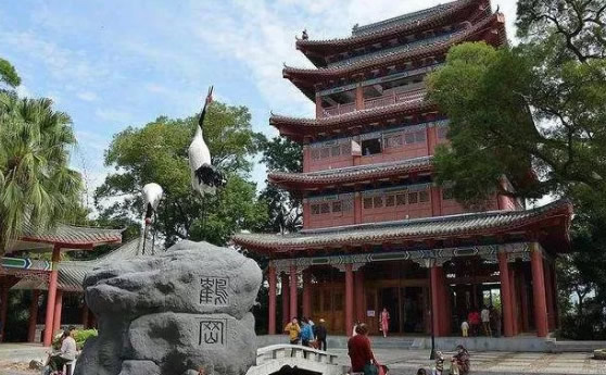 暑期出游梧州旅游景点推荐  珠山公园位于梧州市白鹤山上河滨公园内.